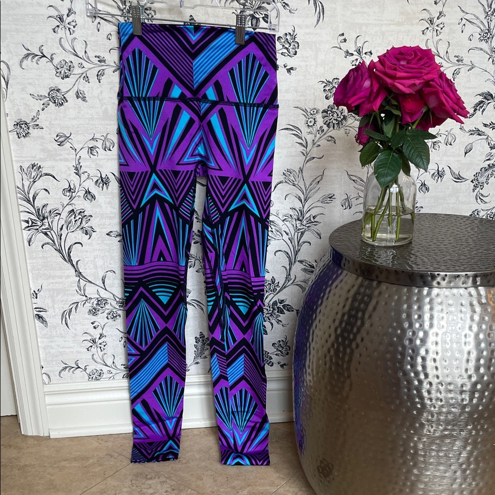 K-DEER Leggings with Geometric Design